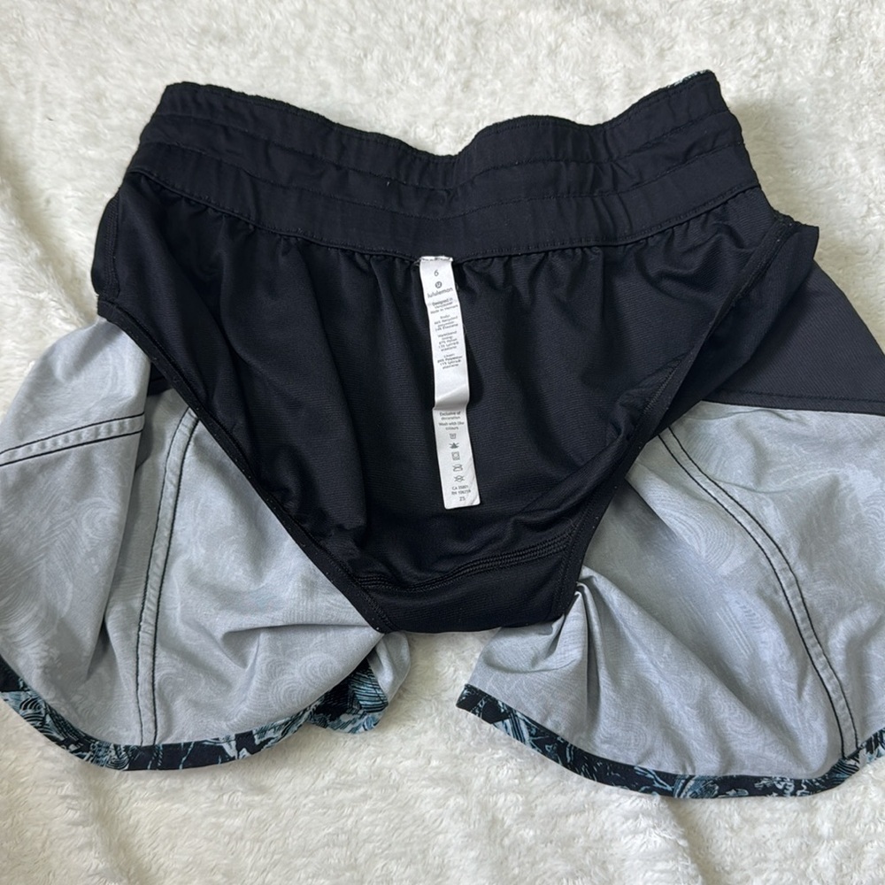 Lululemon Spring Break Away Short Eternal
Wave Starlight Black Size 6 - Picture 5 of 9